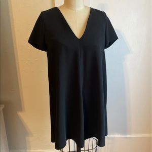 Short sleeve v neck shift dress
